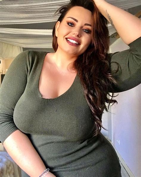 busty curvy nude|Hot Curvy MILF Nude Porn Pics